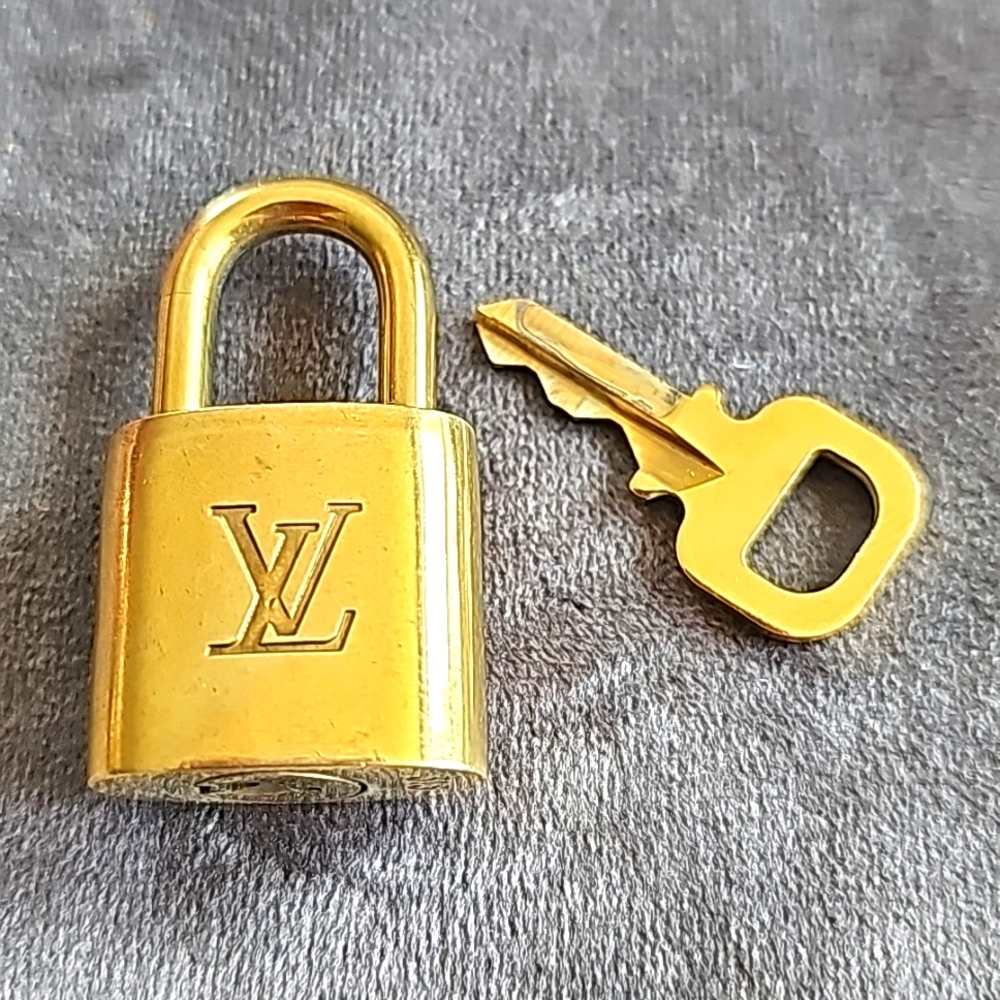 Louis Vuitton Lock 🔐  and key 🔑.  #313